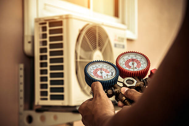Professional Hvac technician working in Central Islip, NY